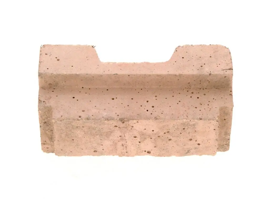 Keramisches Bauteil von Bosch in rechteckiger Form mit einer glatten Oberfläche und kleinen Löchern in der Struktur.